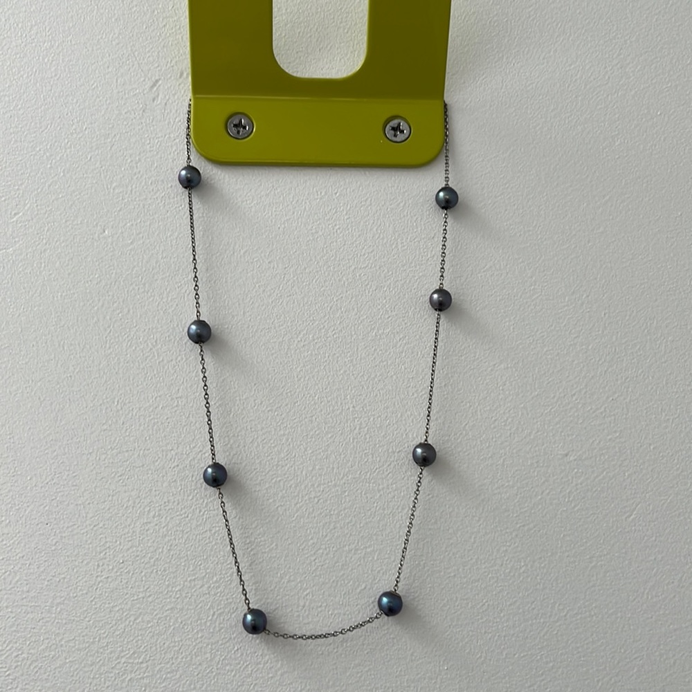 Black pearl necklace